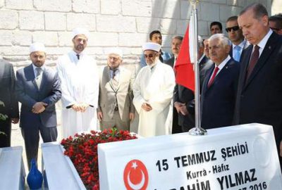 Erdoğan ve Yıldırım 15 Temmuz Şehitliğini ziyaret etti