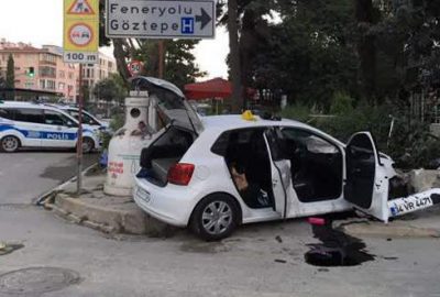 Hırsızlar polisten kaçarken duvara çarptı