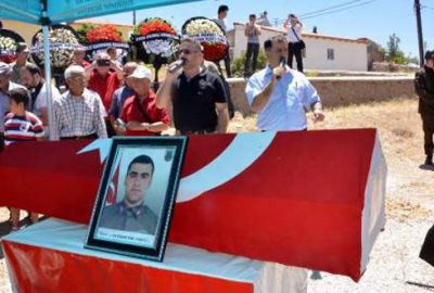 Trafik kazasında şehit olan askere son görev