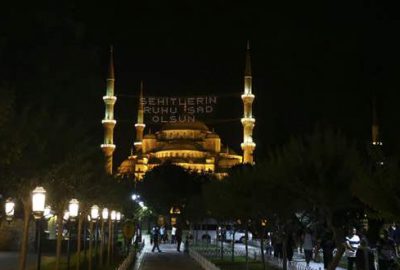Tarihi camilerde mahyalı ’15 Temmuz’ mesajı
