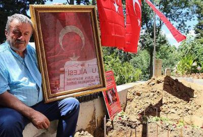 FETÖ'nün 15 Temmuz darbe girişimi sırasında Borsa İstanbul binası önünde