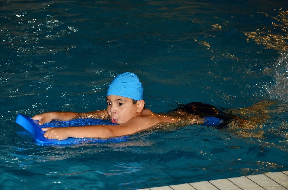 Pursaklar’da yüzme kursuna büyük ilgi