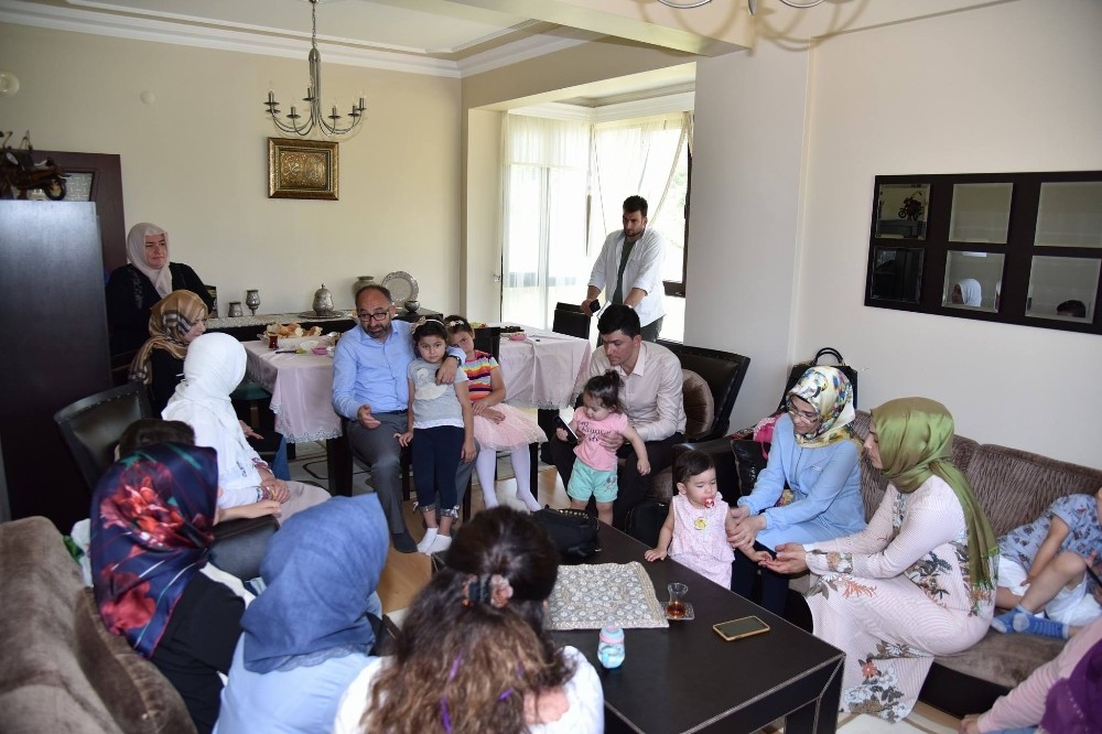 Başkan Üzülmez şehit ailelerini ziyaret etti