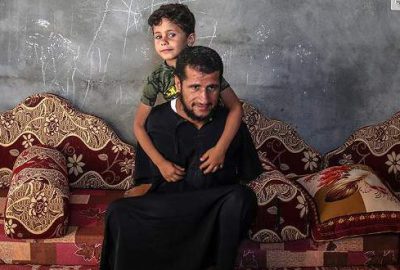 Gazze Şeridi'nin güneyinde yaşayan doğuştan kolları olmayan Abdurrahim Ebu Hışan,