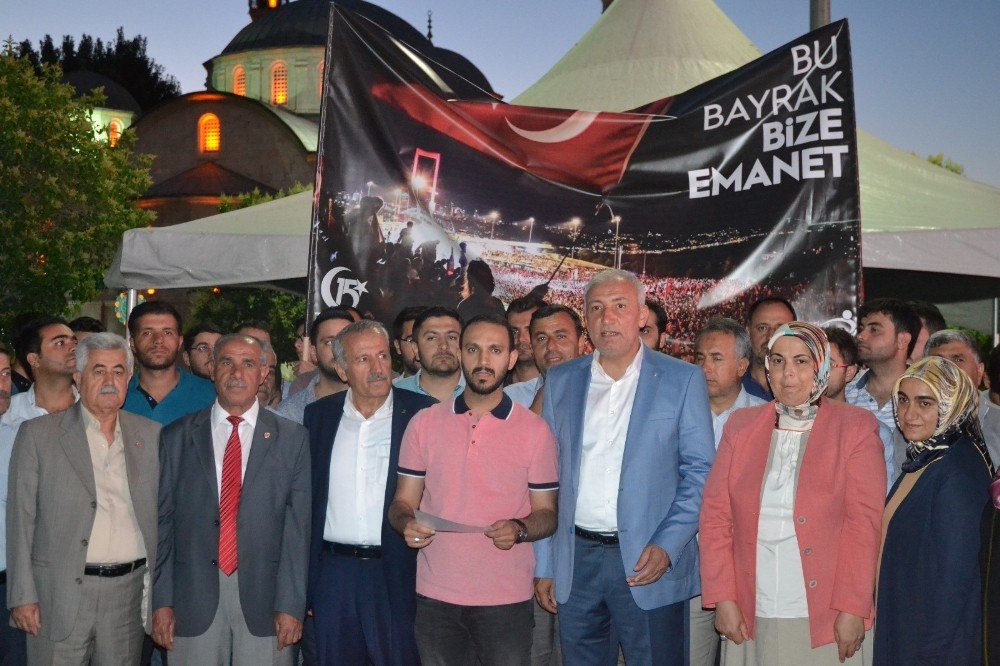 Şehit ailelerinden alınan Türk Bayrakları Ankara’ya götürüldü