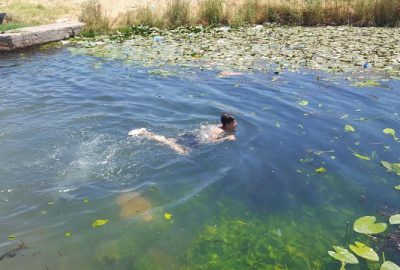 Gaziantep’te sıcaktan bunalan gençler Karapınar gölüne koşuyor
