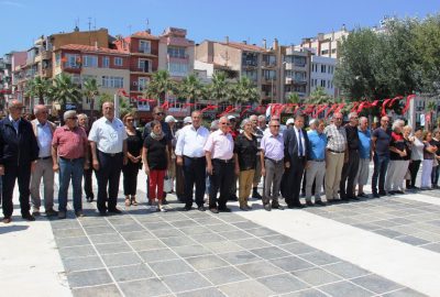 Çanakkale CHP’den 15 Temmuz şehitleri için çelenk