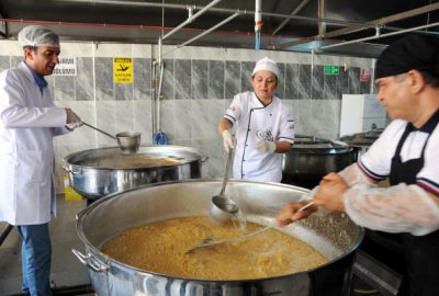 Gaziantep’te şehitler için 40 bin kişiye helva