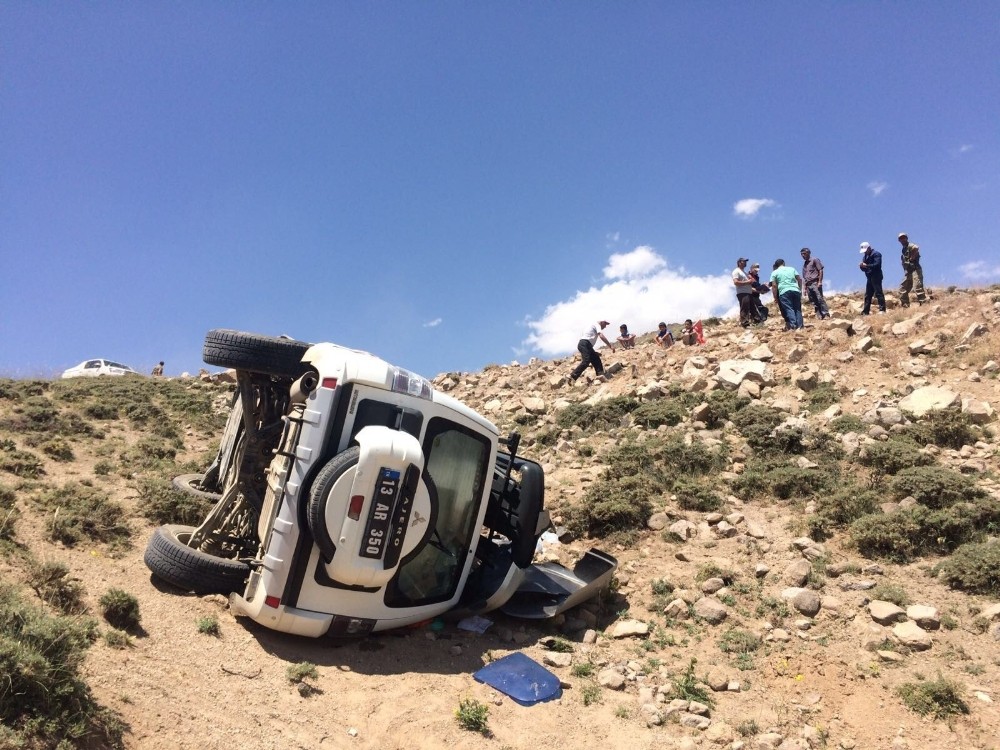 Bitlis UMKE aracı kaza yaptı: 2 yaralı