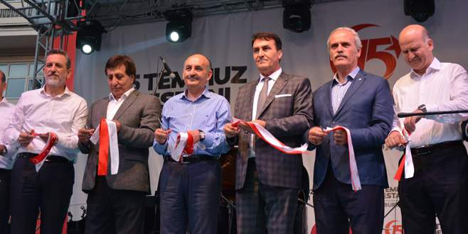 Bursa’da Demokrasi Meydanı coşkulu törenle açıldı
