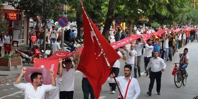 Bursa’da 249 metre uzunluğundaki bayrakla milli yürüyüş