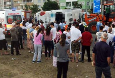 Tur otobüsü devrildi: 38 yaralı