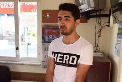‘Hero’ yazılı tişörtle duruşmaya gelen sanık yakınına gözaltı