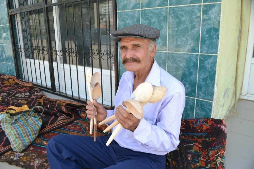 Kaşık ustası, teknolojiye direniyor