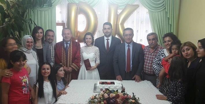 Şahiner genç çiftin mutluluğuna ortak oldu Şahiner genç çiftin mutluluğuna ortak oldu