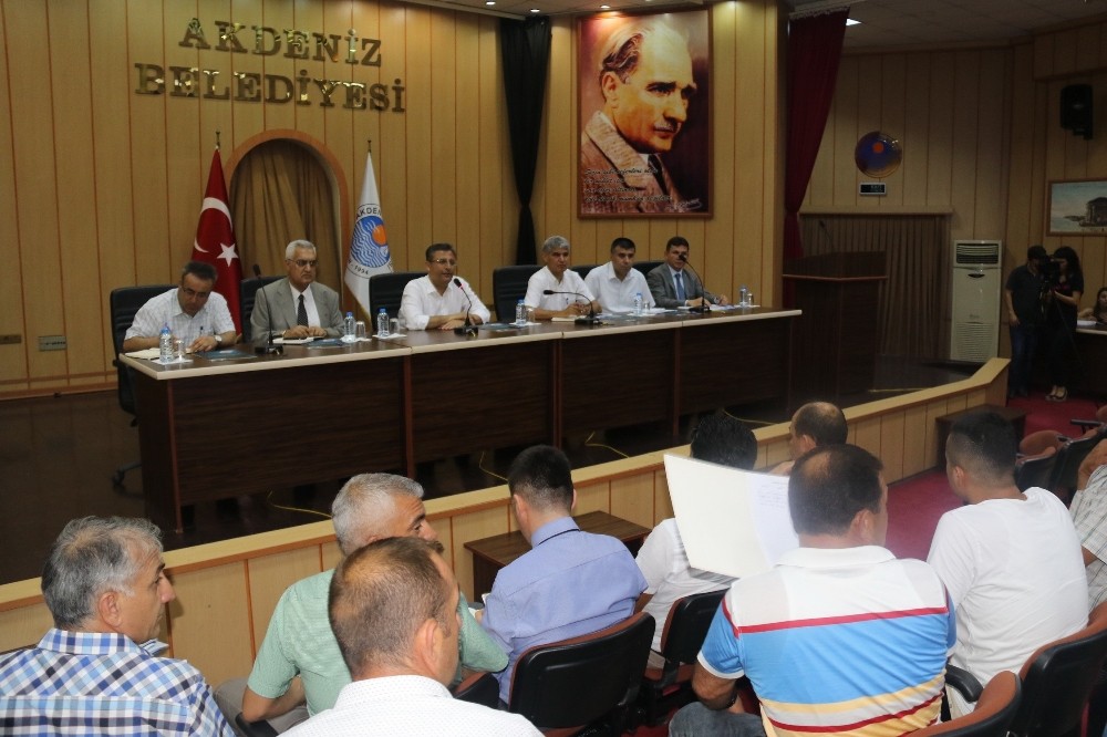 Pamuk, mahalle muhtarlarıyla bir araya geldi