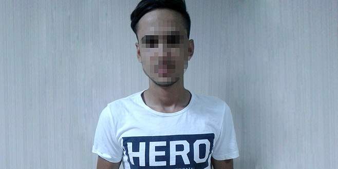 ‘Hero’ tişörtü giyen 3 genç gözaltına alındı