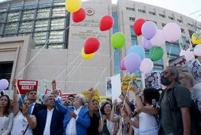 Cumhuriyet gazetesi yöneticileri ve yazarları hakim karşısında