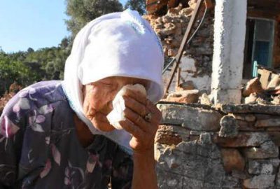 Ayşe nine depremde ölen civcivlerinin üzüntüsünü yaşıyor