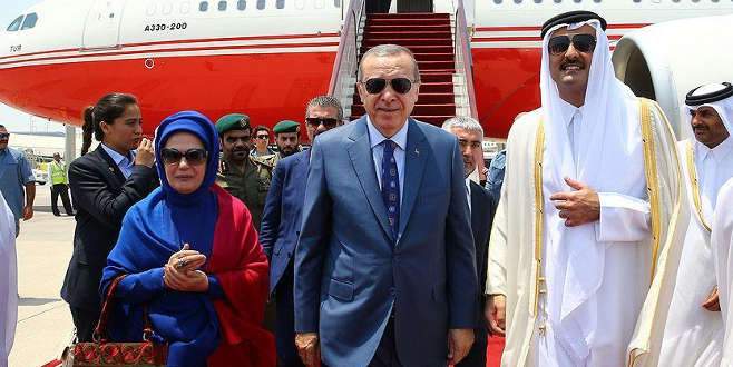 Cumhurbaşkanı Erdoğan’ı Doha’da Katar Emiri karşıladı
