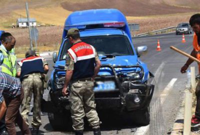 Askeri araçla otomobil çarpıştı: 1 ölü, 4 yaralı