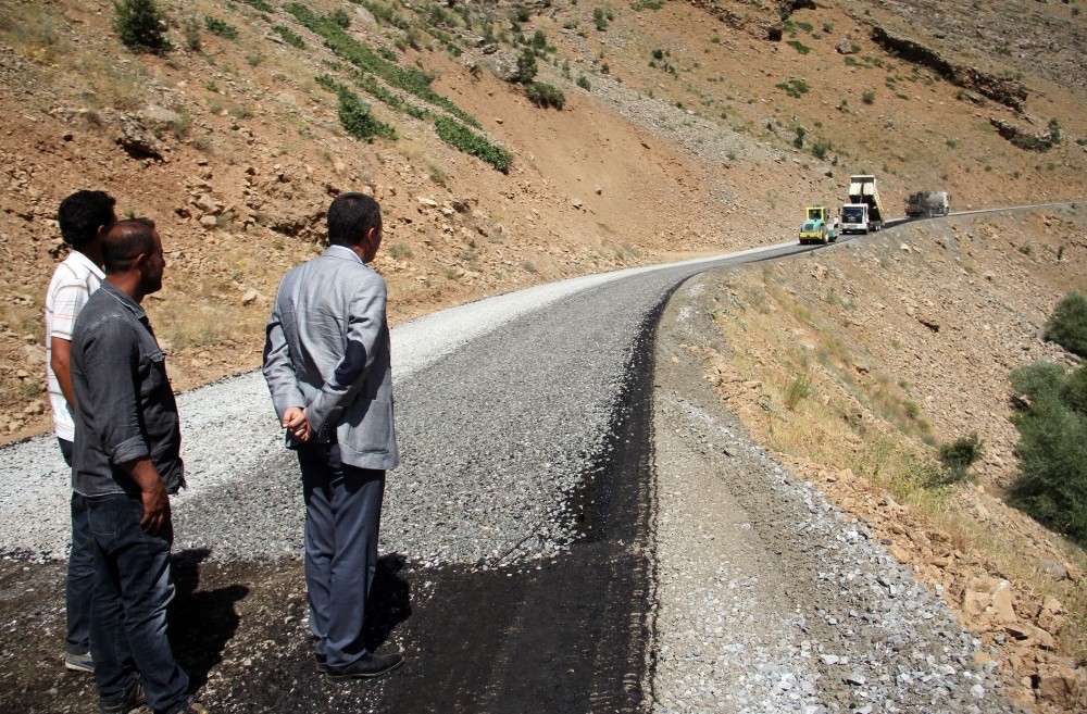 Bahçesaray’da asfalt sevinci Bahçesaray’da asfalt sevinci
