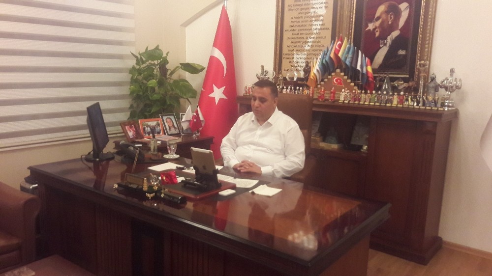 Başkan Can Facebook’tan canlı yayın yaptı Başkan Can Facebook’tan canlı yayın yaptı