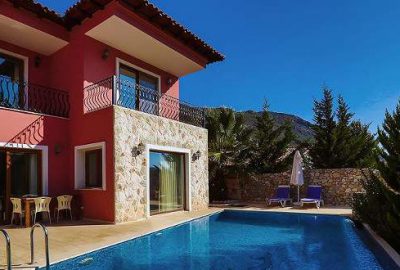 Aşırı kalabalık yerine daha sakin bir ortamda ucuza tatil yapmayı
