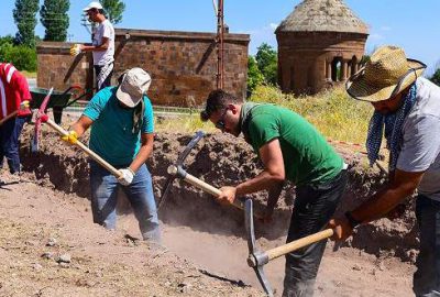 Bitlis'in Ahlat ilçesinde başlayan bu yılki kazılarda Ulu Cami, bezirhane,
