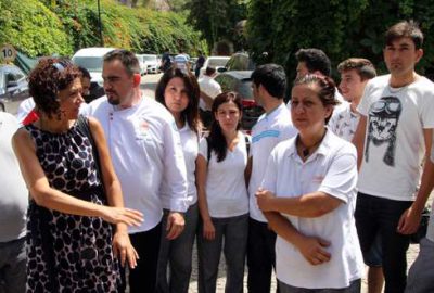 Tatilciler otel kapısında kaldı