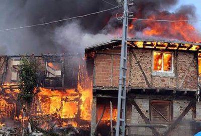 Köyde büyük yangın! 30 ev ve ahır kullanılamaz hale geldi