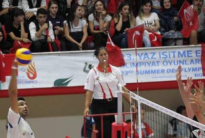 ABD'de yaşayan 15 yıllık profesyonel voleybol hakemi Rebecca Ruiz Johannes,