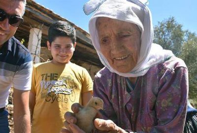 Depremzede Ayşe nineye sürpriz