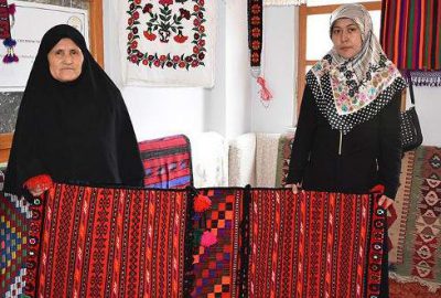 Trabzon'da açılan Afgan kilimi dokuma kursuna katılan İran ve Afganistanlı
