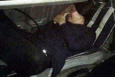 Otomobil bagajında yakalandı