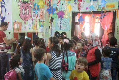 Suriye’nin İdlib ilinde savaş mağduru çocuklara psikolojik destek için atölyede