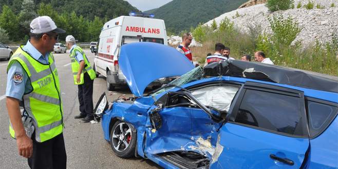 Kaza üstüne kaza: 1 ölü, 8 yaralı