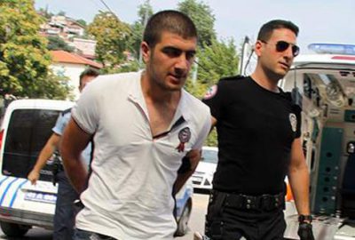 İsmini kağıttan okuyunca yakalandı