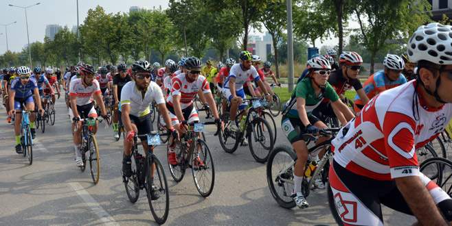 800 bisikletçi Uludağ’ın zirvesine pedal çevirdi