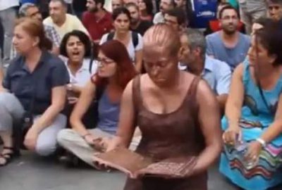 Polis heykel zannetti