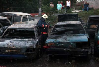Park halindeki 6 otomobil kundaklandı