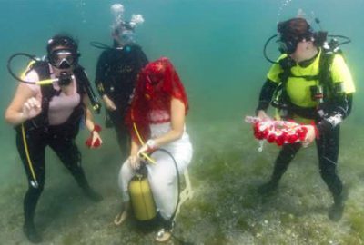 Su altında ‘kına gecesi’