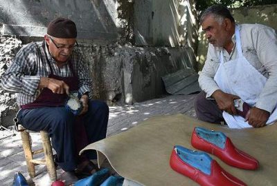 Ülkesindeki iç savaş nedeniyle Halep kentine gelen 70 yaşındaki ayakkabı