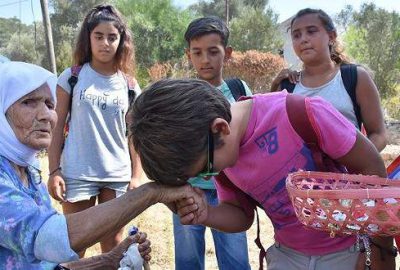 Minik yüreklerden depremzede nineye duygulandıran destek