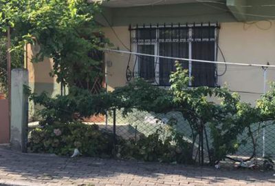 Evi terk eden eşine kurşun yağdırdı