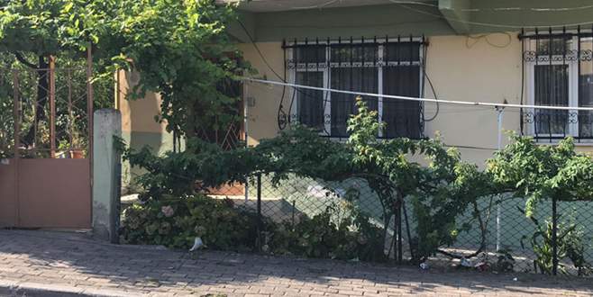 Evi terk eden eşine kurşun yağdırdı