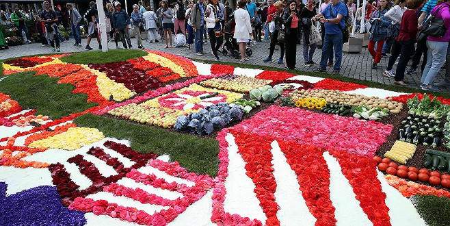 Brüksel’de Çiçek Zamanı Festivali renkli görüntülere sahne oldu