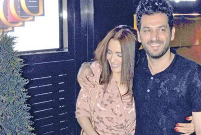 Sokakta bile sarmaş dolaş