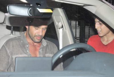 Çocuklara harçlık dağıttı