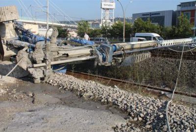 YHT hattına iş makinesi devrildi